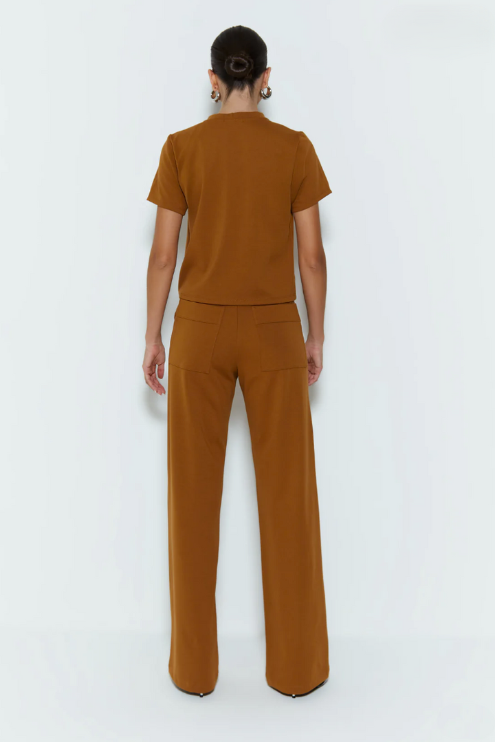 Calça Pantalona com Frisos