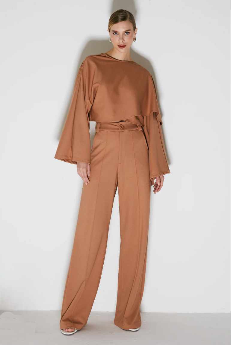 Calça Pantalona com Frisos