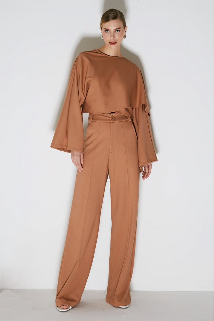 Calça Pantalona com Frisos