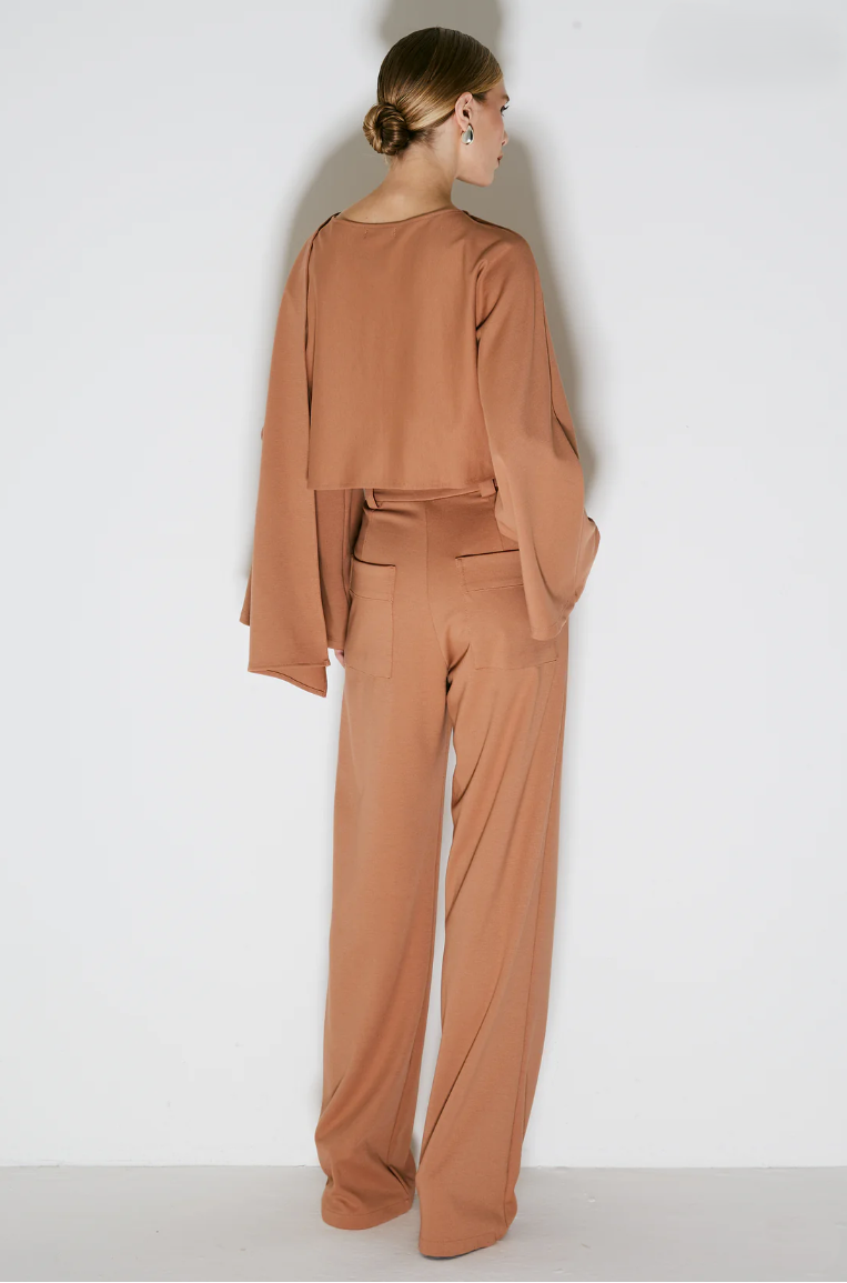 Calça Pantalona com Frisos