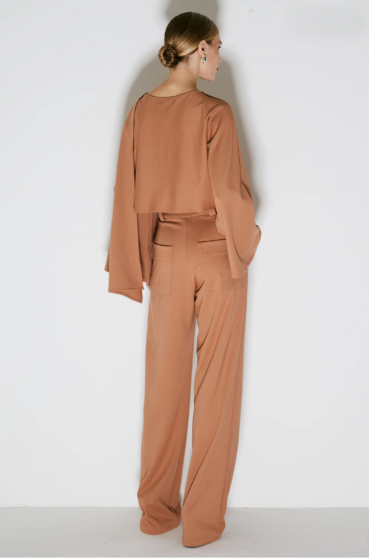 Calça Pantalona com Frisos