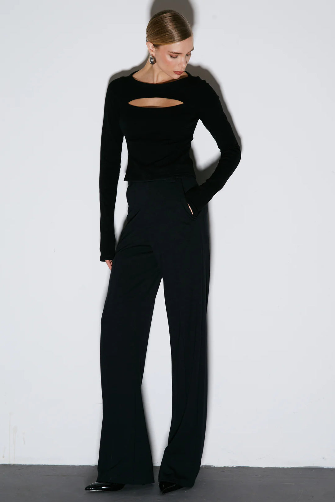 Calça Pantalona com Frisos