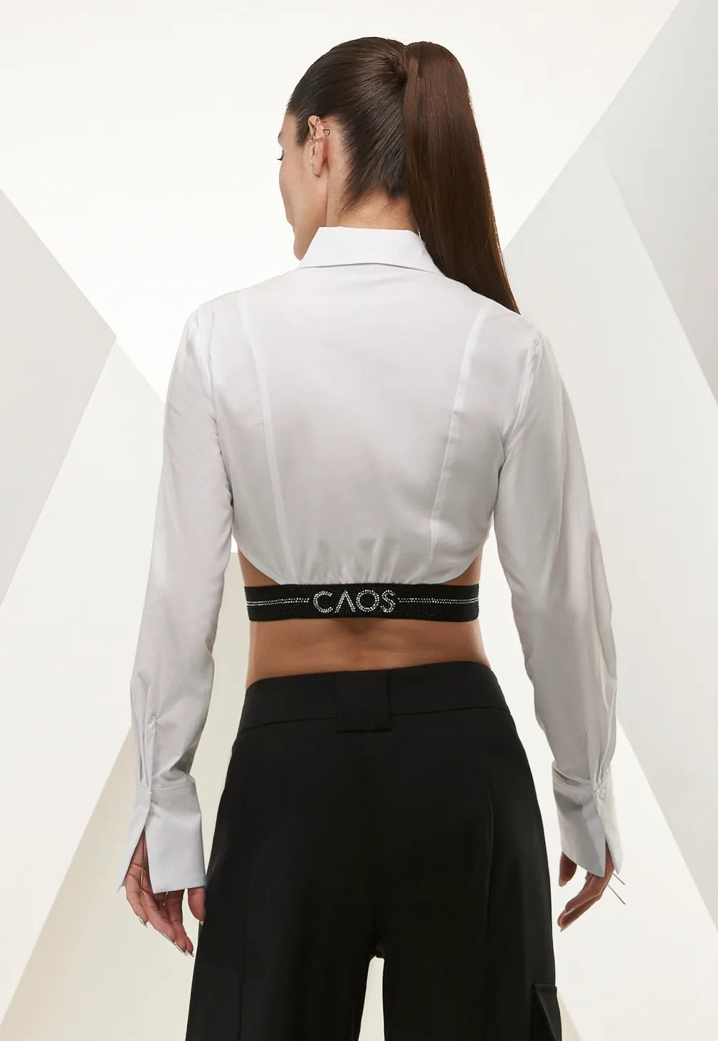 Camisa Cropped Cut Out Caos