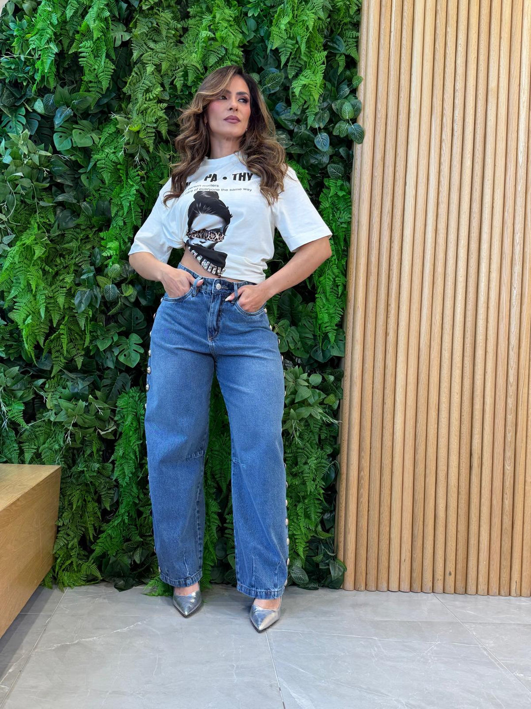 Embroidered Barrel Jeans