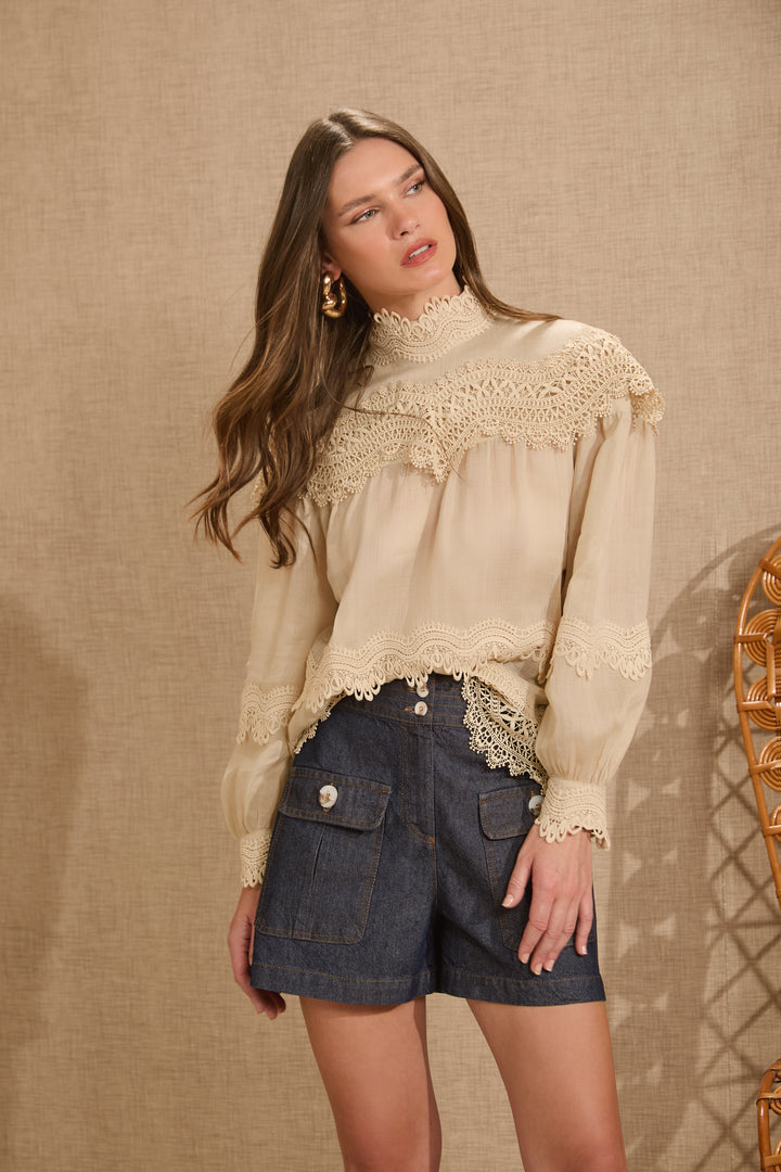Short Jeans with Stitching