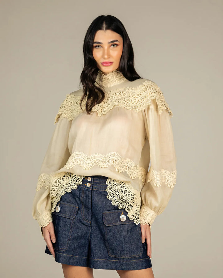 Short Jeans with Stitching
