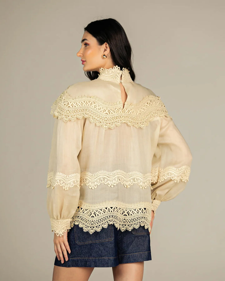 Short Jeans with Stitching