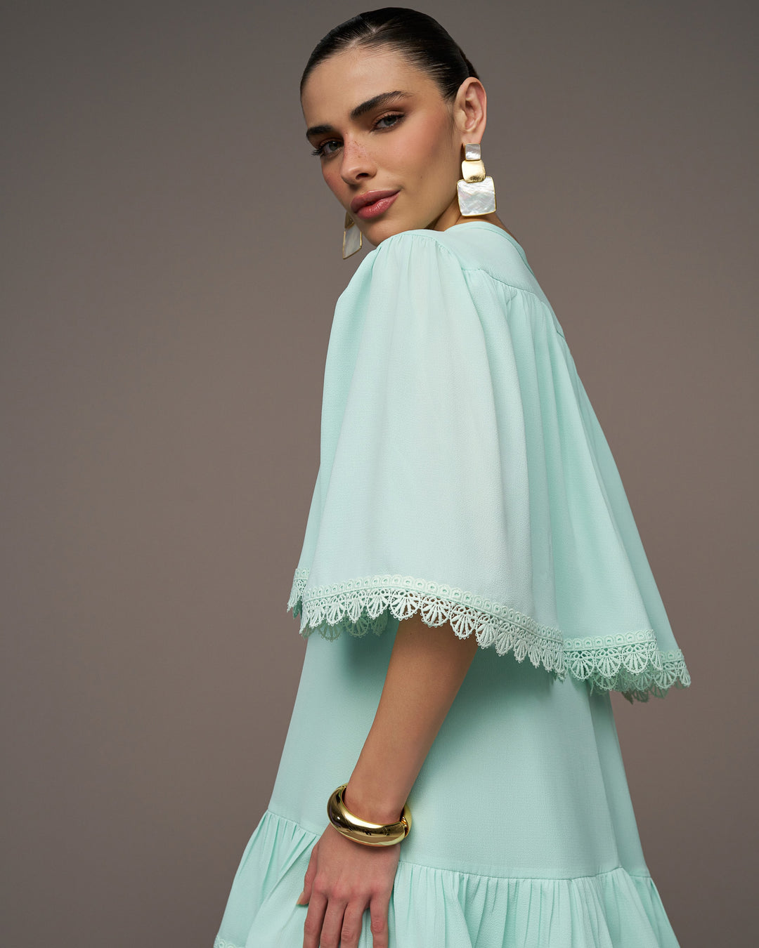 Vestido Curto Capa