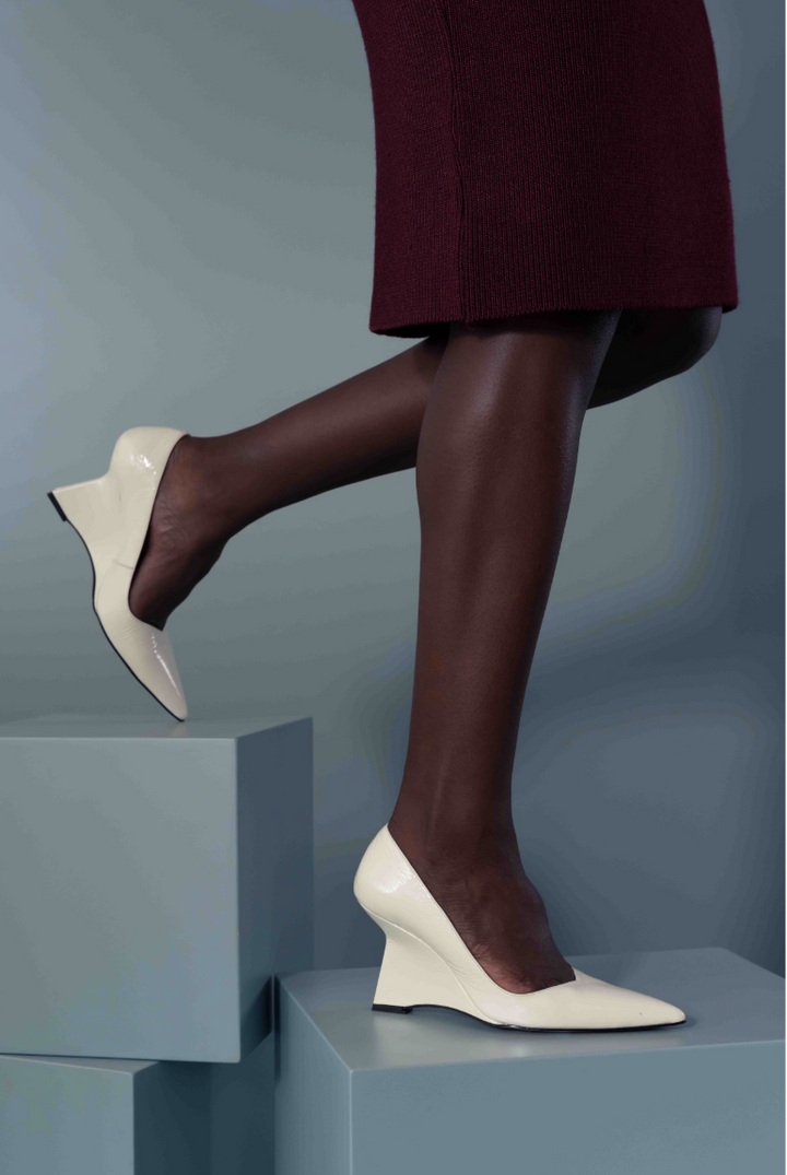 Scarpin Anabela Couro Verniz