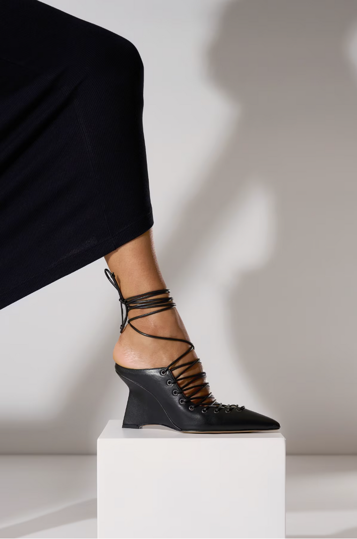 Scarpin Couro Tiras Trançadas