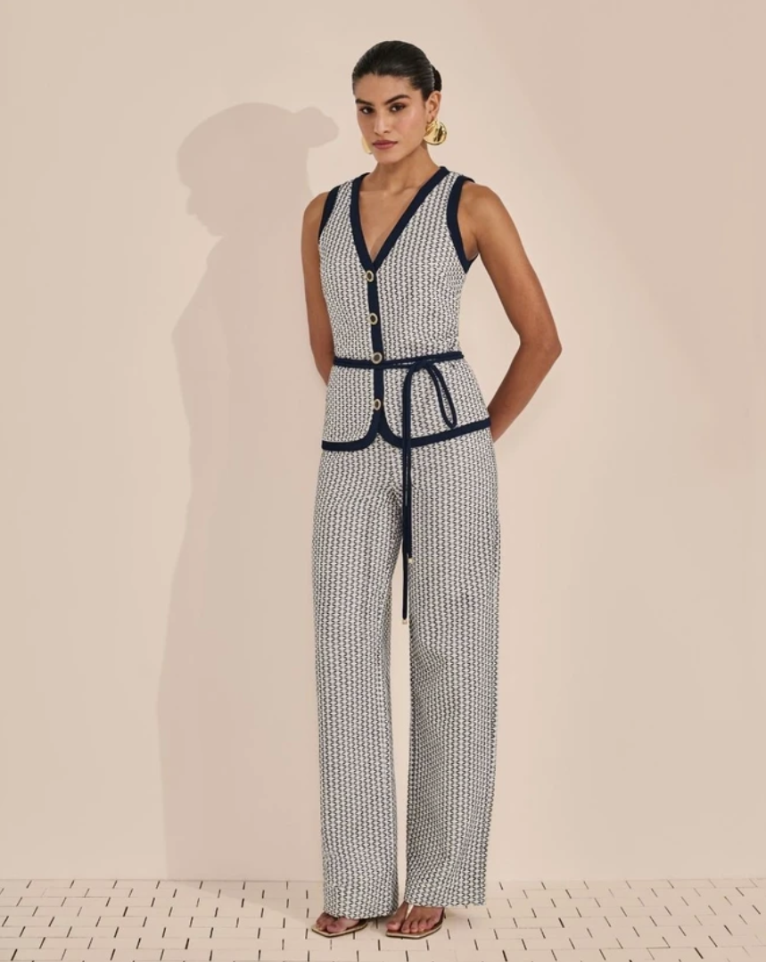 Conjunto Colete Detalhe Contraste