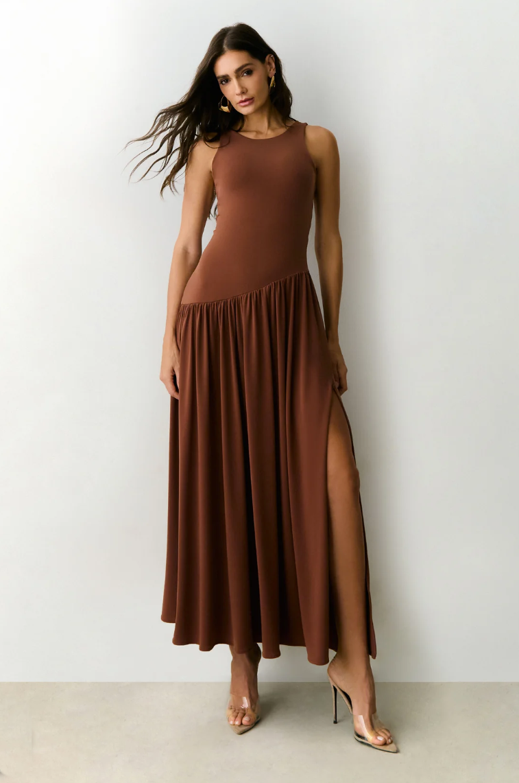 Vestido Midi Assimétrico