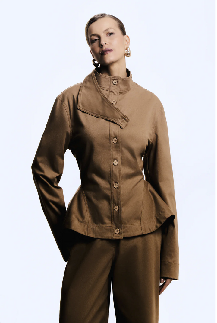 Casaco Curto Sobreposição Gola