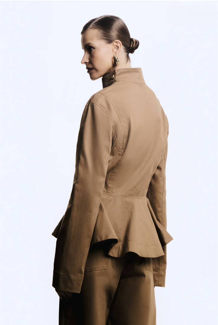 Casaco Curto Sobreposição Gola