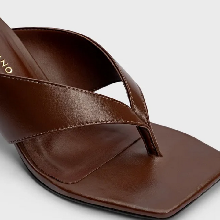Open Mule Thong Iconic Couro