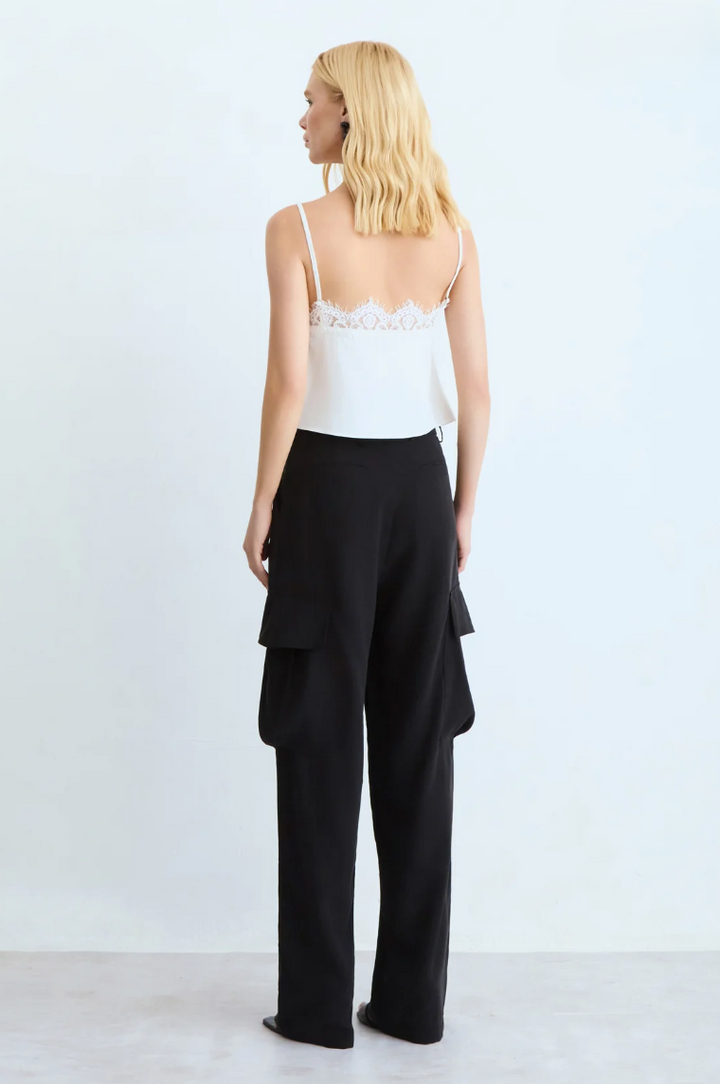 Calça Reta Bolsos Laterais