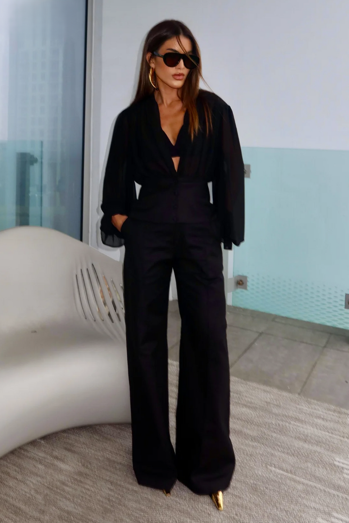 Calça Pantalona Estruturada Frisos