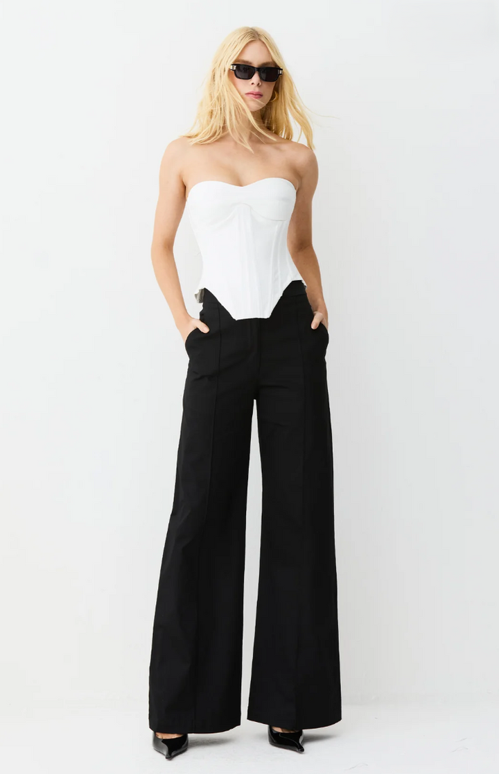Calça Pantalona Estruturada Frisos