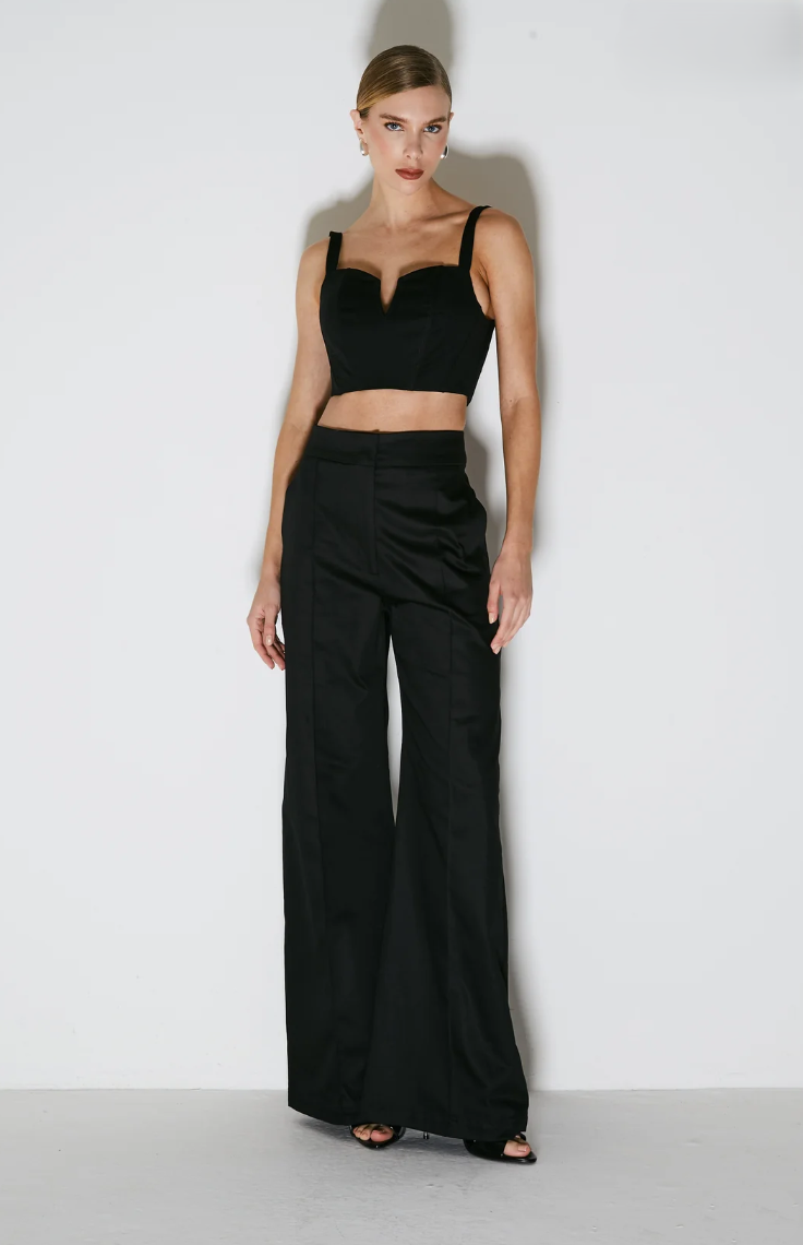 Calça Pantalona Estruturada Frisos