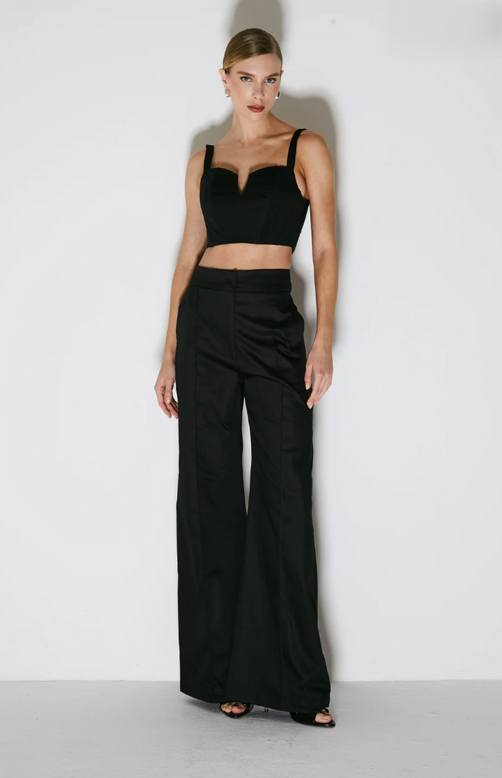 Calça Pantalona Estruturada Frisos