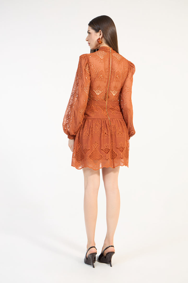 Vestido Curto Chiffon Bordado