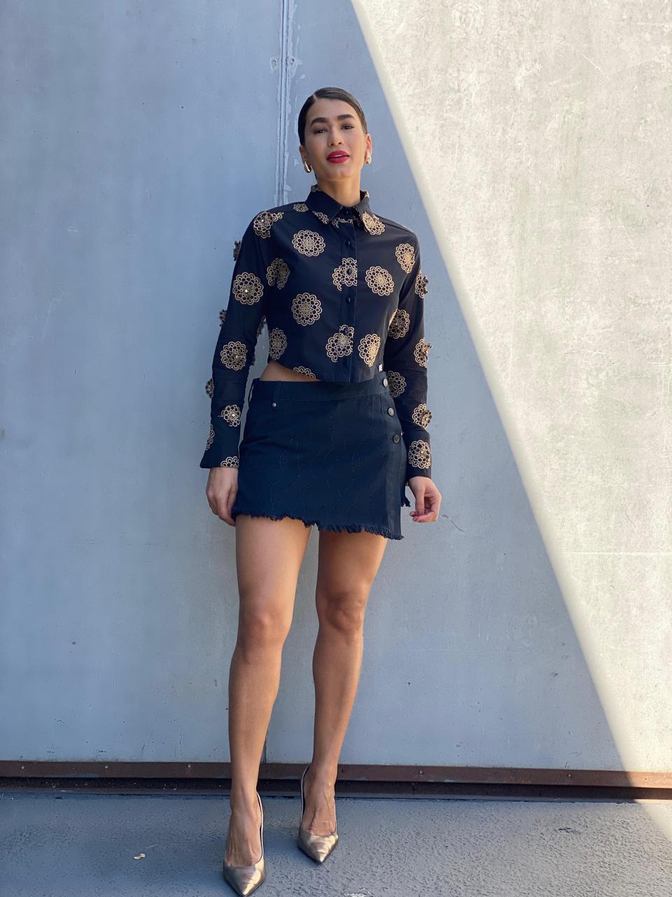 Razzo Embroidered Cropped Shirt