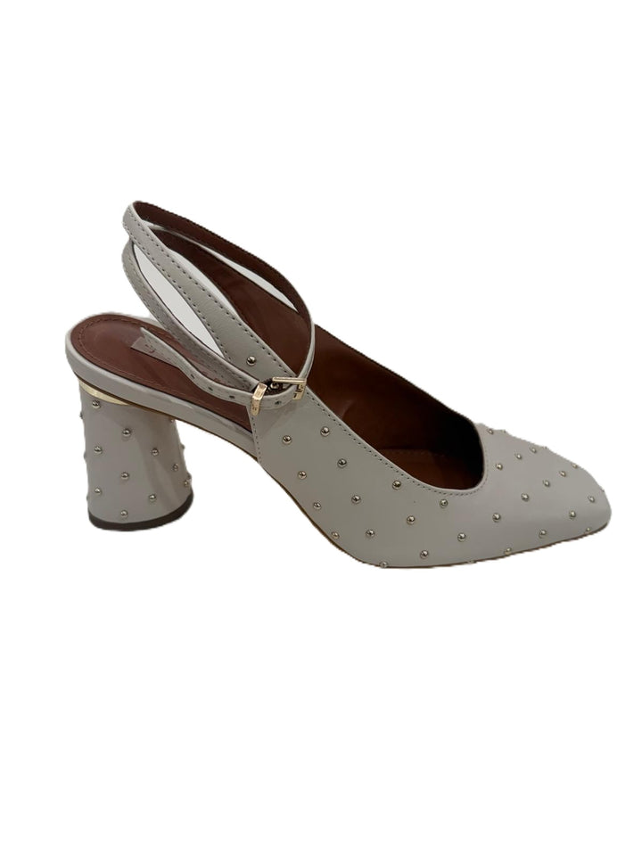 Scarpin Slingback Couro Tachas