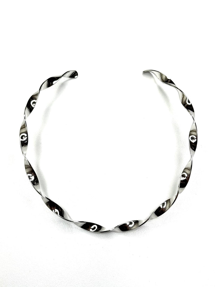 Smooth Twisted Hoop Choker