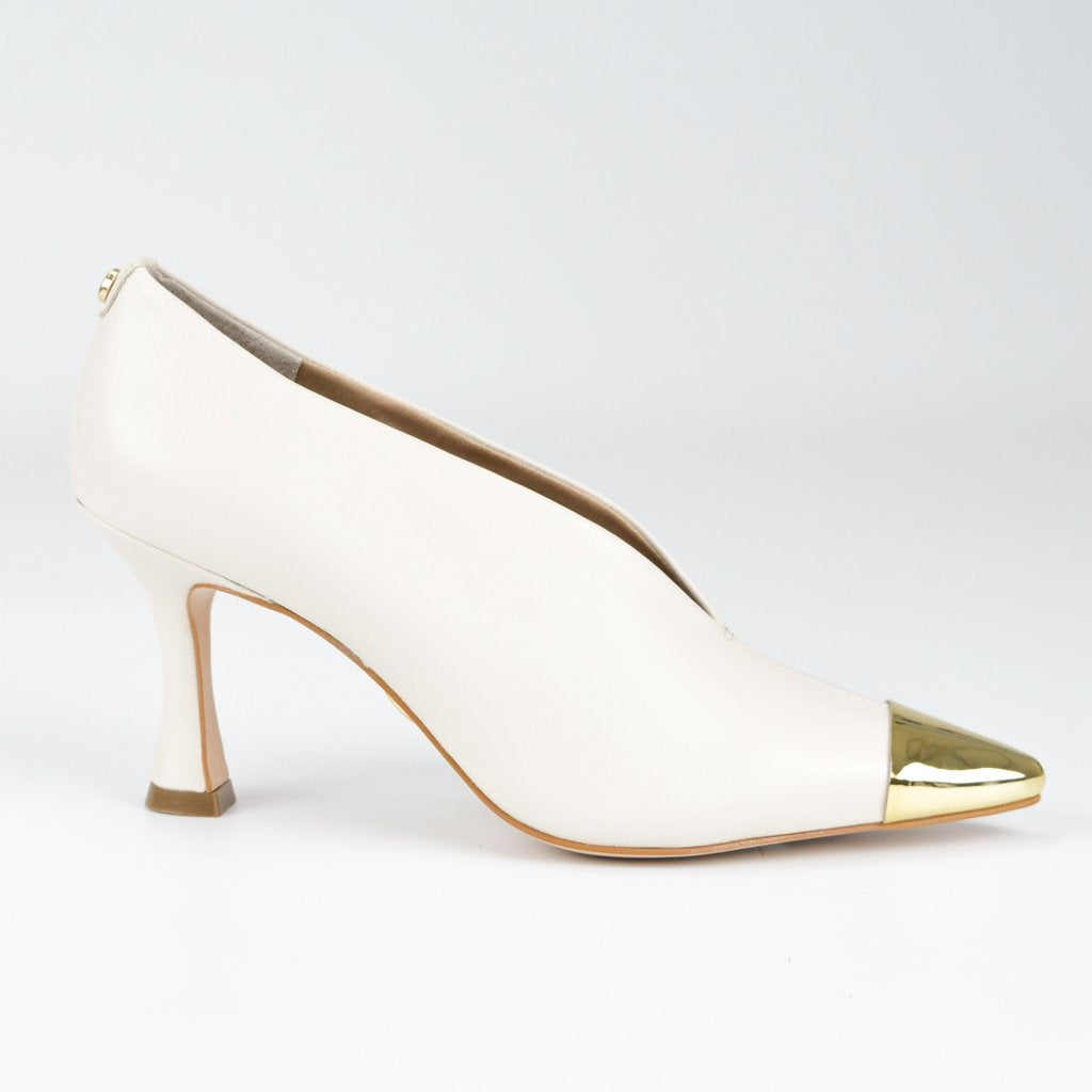 Scarpin Bico Fino Dourado Couro