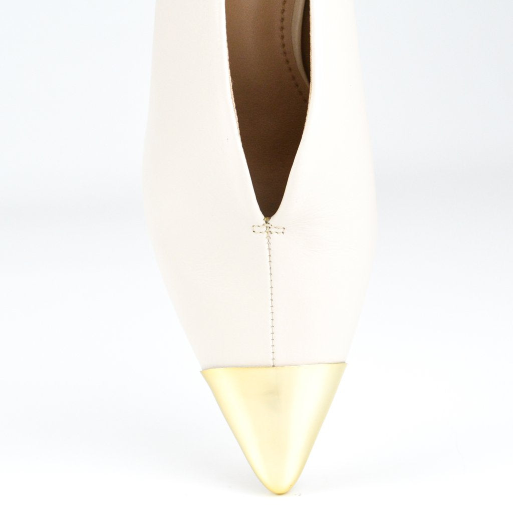 Scarpin Bico Fino Dourado Couro