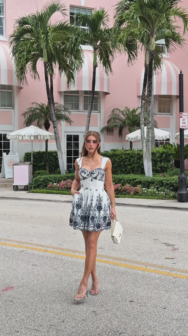 Vestido Curto Bordado Coconut
