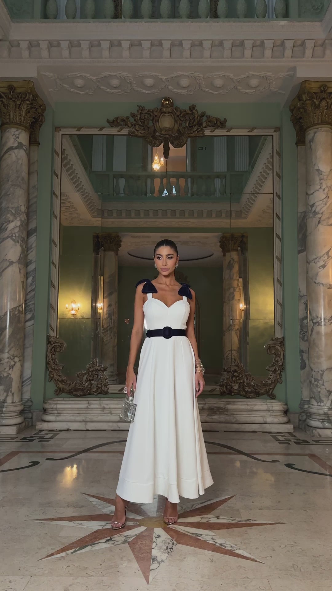 Vestido Midi Clássico