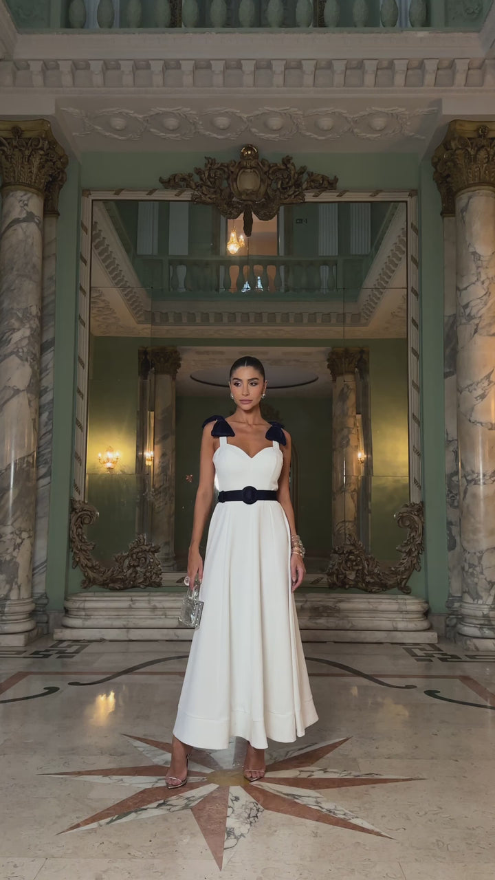 Vestido Midi Clássico