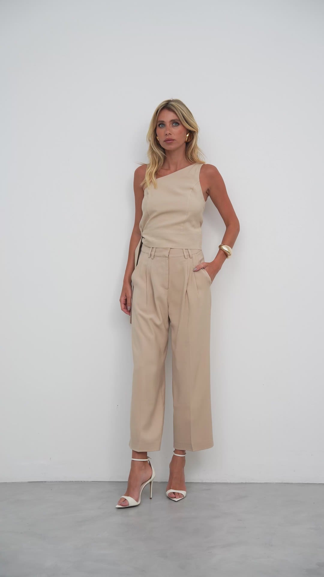 New Shape Asymmetric Set