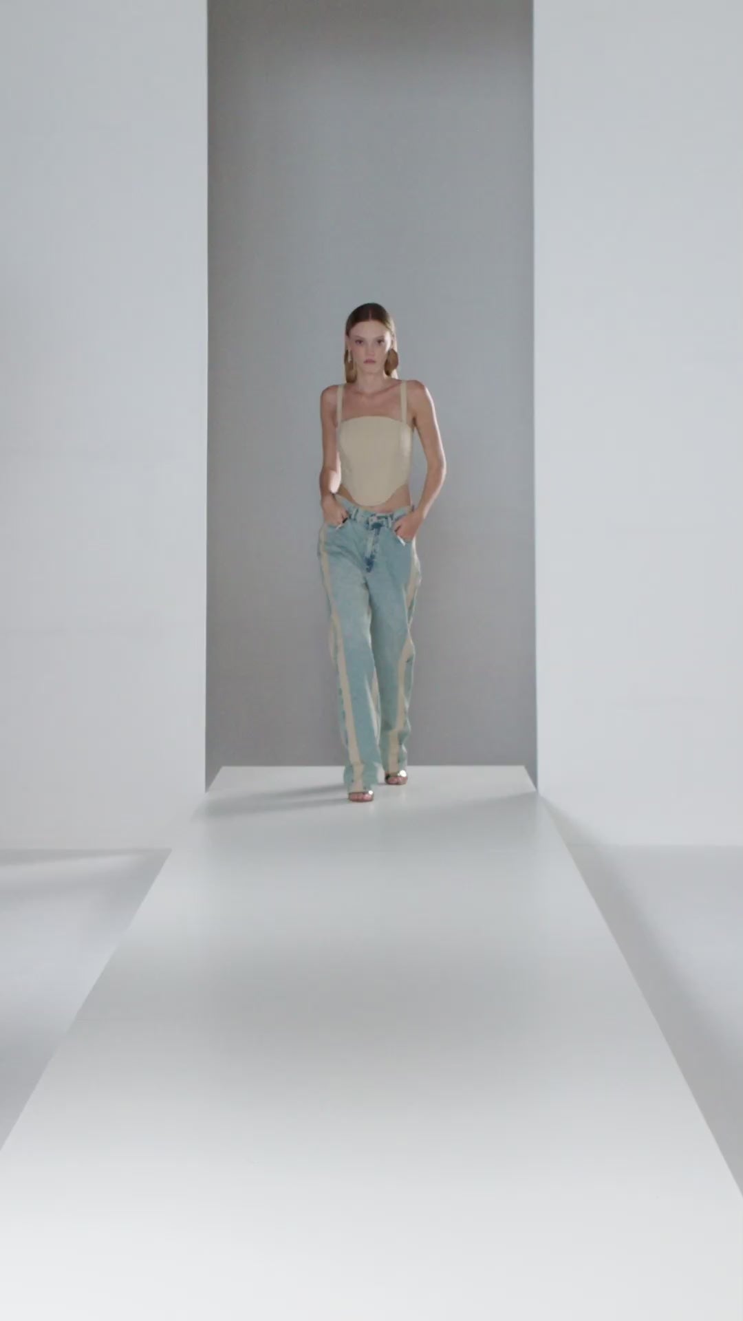 Bustier Cropped with Curved Front