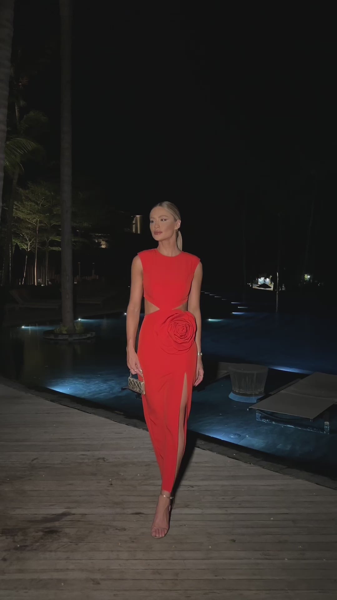 Vestido Midi Cut Out