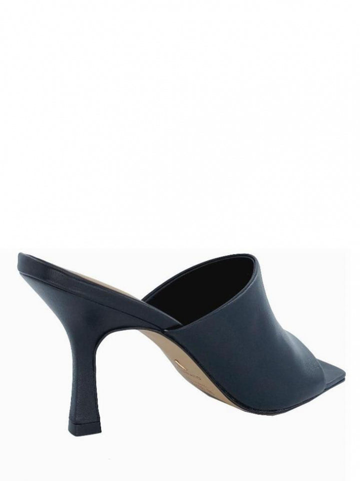 Open Mule Leather Carrano