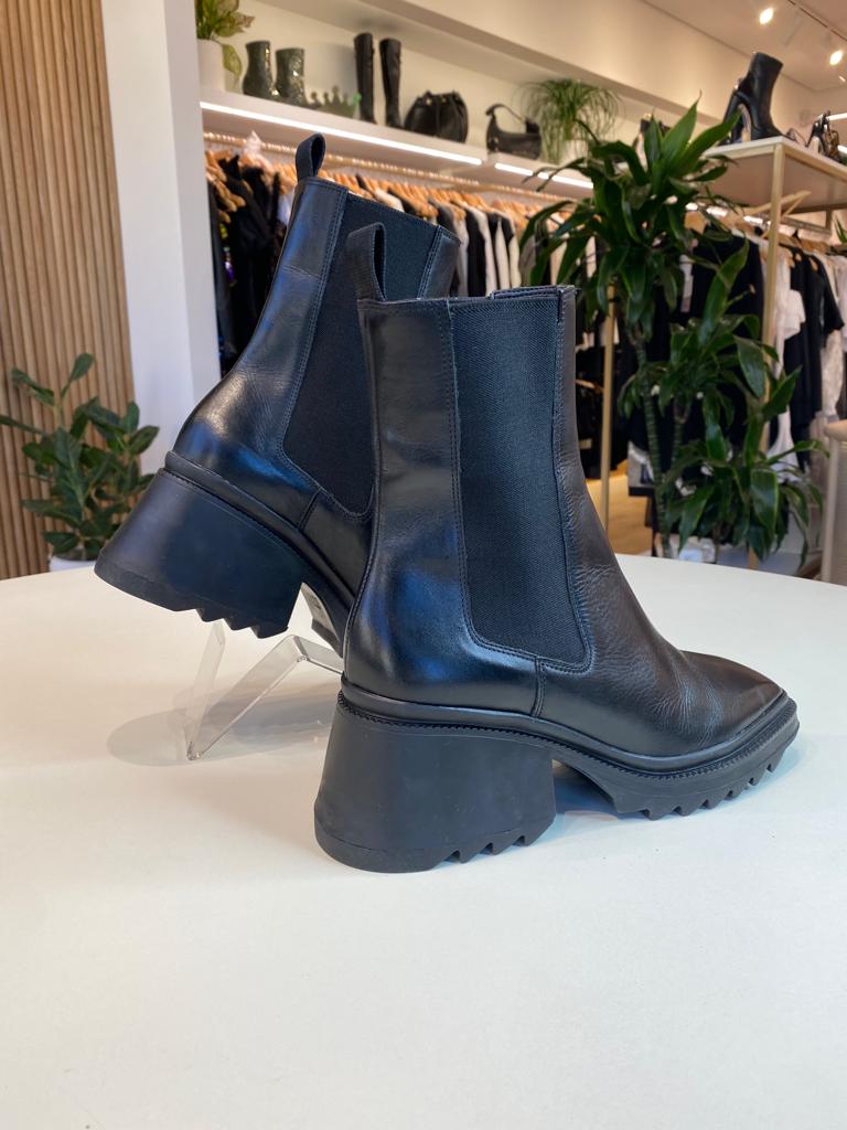Black Leather Mid-Calf Boot with Medium Heel in Carrano