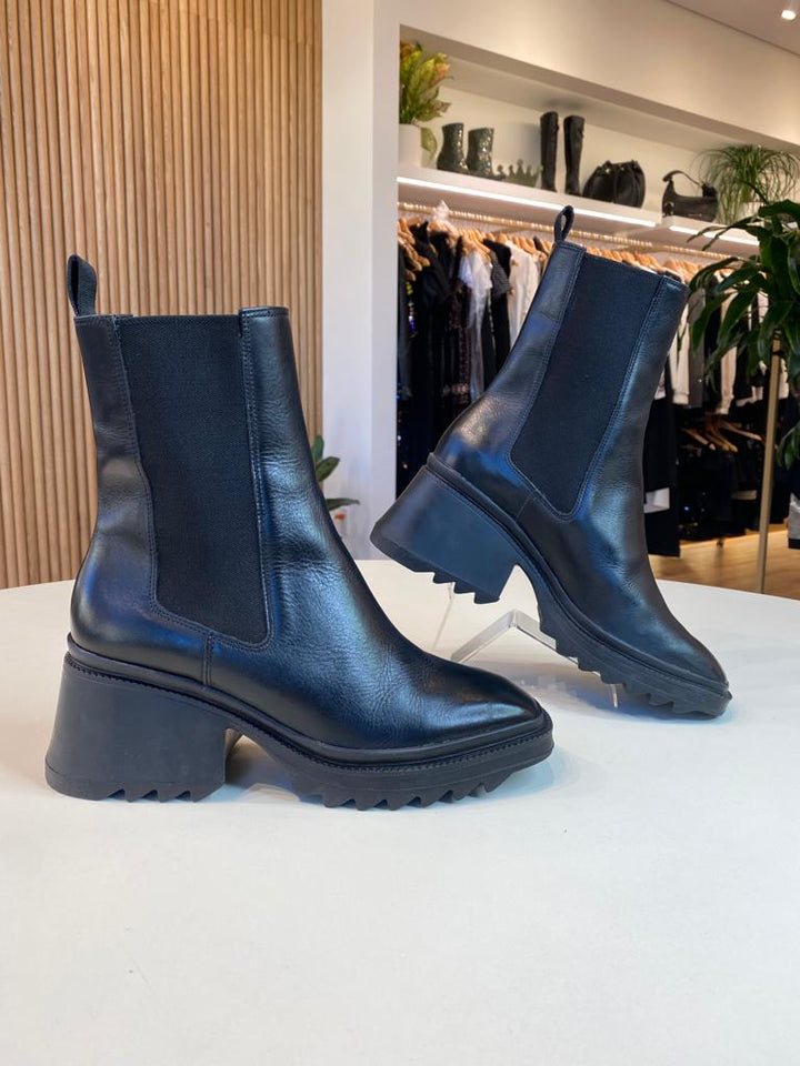 Black Leather Mid-Calf Boot with Medium Heel in Carrano
