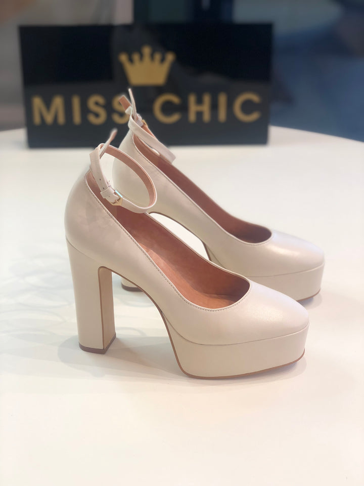 Carrano Leather Platform