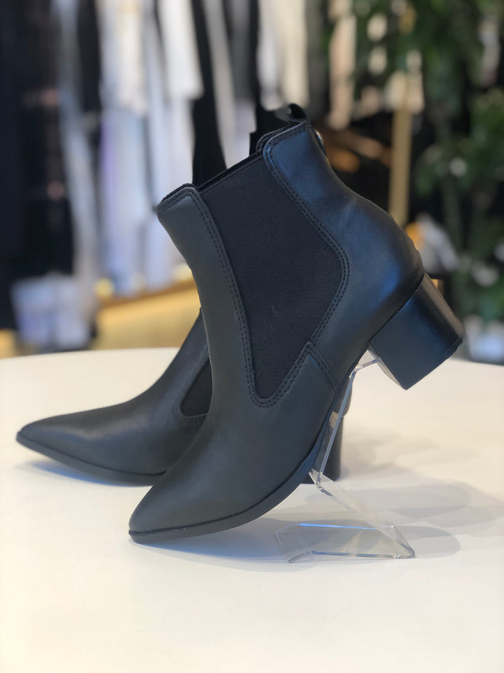 Jorge Bischoff Leather Pointed Toe Boot