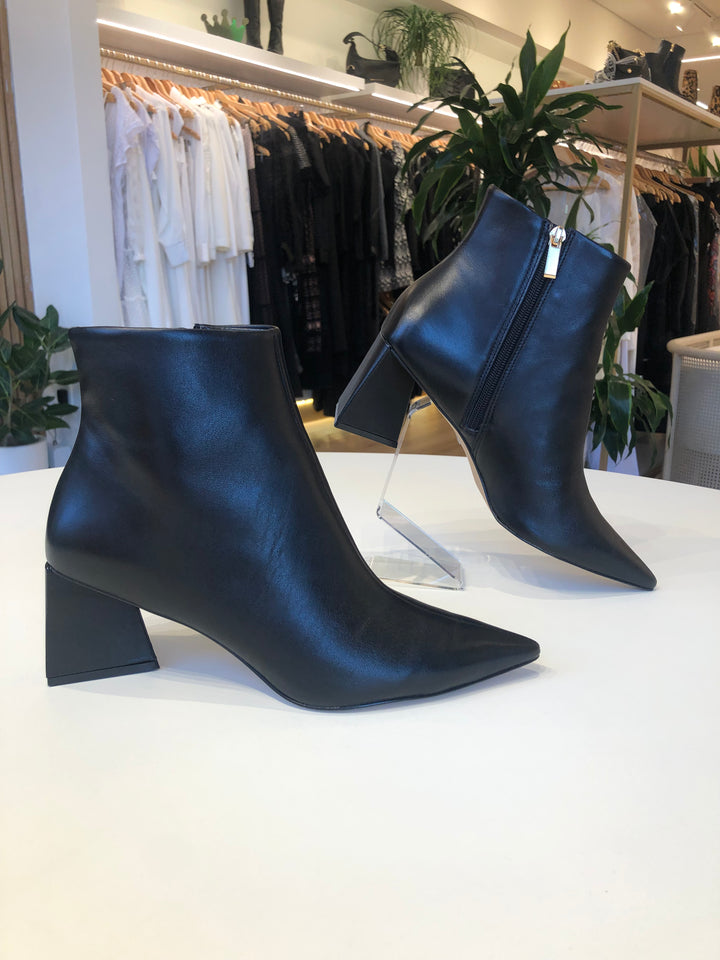 Carrano Flare Heel Leather Short Boot