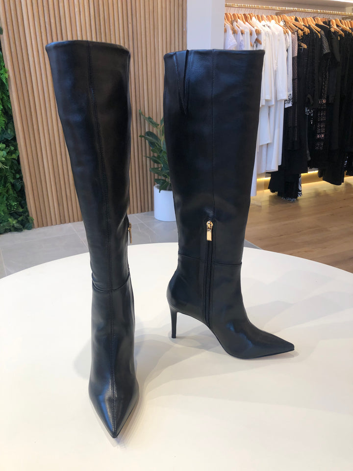 Bota Cano Longo Salto Fino em Couro Carrano