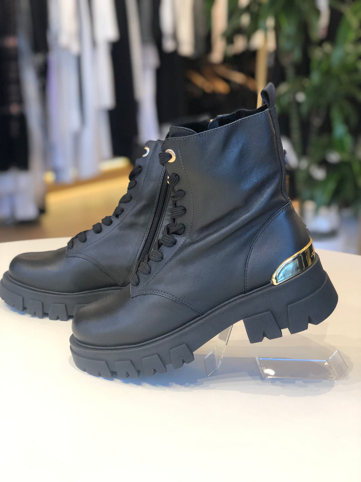 Jorge Bischoff Leather Tractor-Laced Ankle Boot