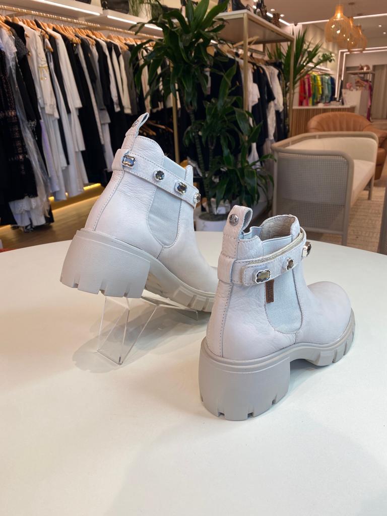 Bota Coturno Couro  Pedras